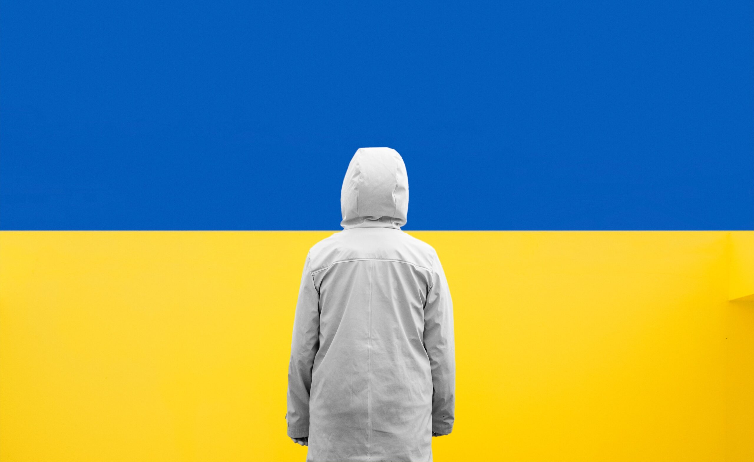 Flaga Ukrainy i człowiek